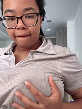 Snapshot of XMara chatting on October 30, 4:59 pm XMara online show from October 30, 4:59 pm