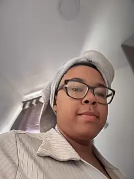 Snapshot of XMara chatting on October 8, 5:57 pm XMara online show from October 8, 5:57 pm