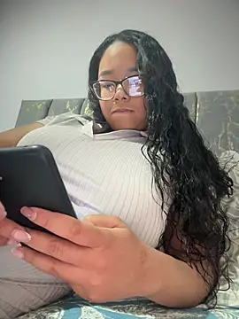 Snapshot of XMara chatting on November 25, 5:57 pm XMara online show from November 25, 5:57 pm