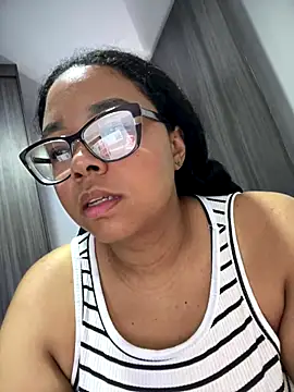 Snapshot of XMara chatting on October 2, 5:05 pm XMara online show from October 2, 5:05 pm