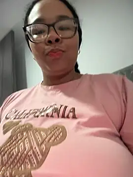 Snapshot of XMara chatting on September 18, 4:43 pm XMara online show from September 18, 4:43 pm