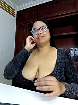 Snapshot of XMara chatting on February 24, 7:52 pm XMara online show from February 24, 7:52 pm