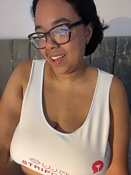 Snapshot of XMara chatting on July 4, 7:07 pm XMara online show from July 4, 7:07 pm