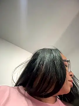 Snapshot of XMara chatting on October 28, 6:51 pm XMara online show from October 28, 6:51 pm