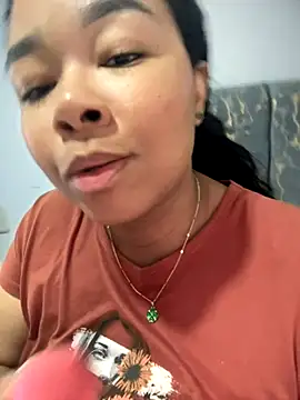 Snapshot of XMara chatting on November 26, 5:24 pm XMara online show from November 26, 5:24 pm