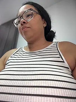 Snapshot of XMara chatting on October 15, 5:10 pm XMara online show from October 15, 5:10 pm