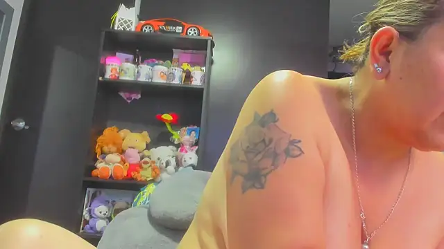 Snapshot of katty_squirt08 chatting on October 15, 1:08 pm katty squirt08 online show from October 15, 1:08 pm