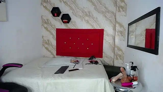 issa  love online show from November 15, 12:20 pm