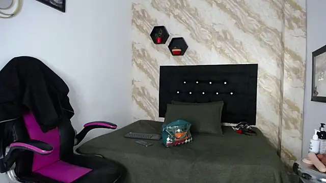 issa  love online show from May 15, 12:47 pm