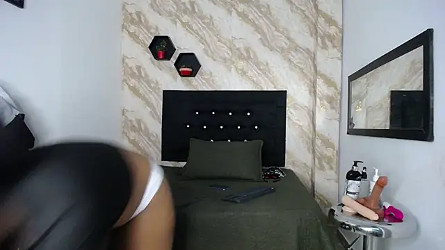 issa  love online show from June 4, 12:43 pm