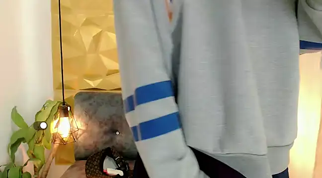Snapshot of SexyJuliii21 chatting on March 20, 8:31 am SexyJuliii21 online show from March 20, 8:31 am