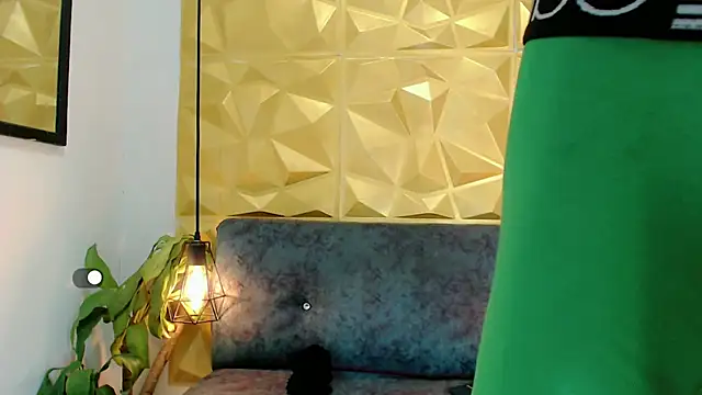 Snapshot of SexyJuliii21 chatting on March 20, 11:38 am SexyJuliii21 online show from March 20, 11:38 am