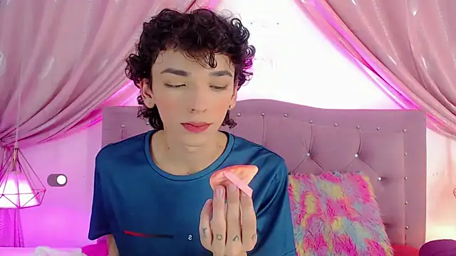 Snapshot of SexyJuliii21 chatting on February 2, 5:21 am SexyJuliii21 online show from February 2, 5:21 am