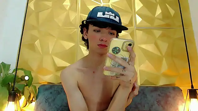 Snapshot of SexyJuliii21 chatting on January 21, 7:15 am SexyJuliii21 online show from January 21, 7:15 am