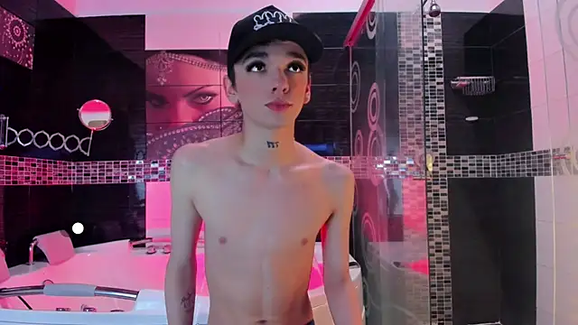 Snapshot of SexyJuliii21 chatting on October 8, 9:37 pm SexyJuliii21 online show from October 8, 9:37 pm