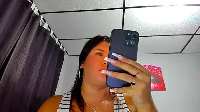 Snapshot of aleziiacam chatting on September 16, 5:19 am aleziiacam online show from September 16, 5:19 am