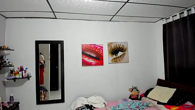 Snapshot of aleziiacam chatting on October 9, 4:13 am aleziiacam online show from October 9, 4:13 am