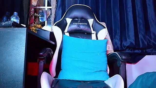 the dog lian online show from April 1, 1:41 pm