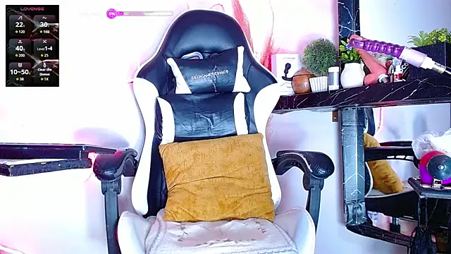 Snapshot of the_dog_lian chatting on November 26, 1:05 am the dog lian online show from November 26, 1:05 am