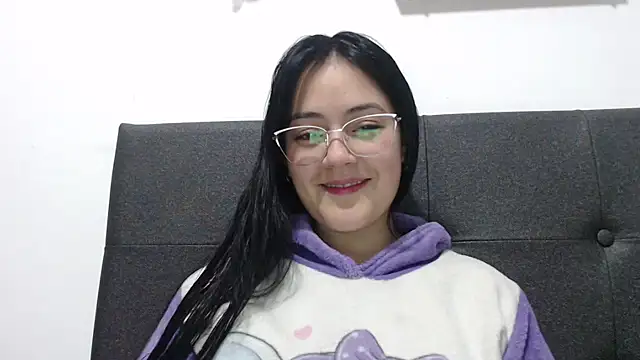 Snapshot of Alisha_99 chatting on October 13, 12:01 am Alisha 99 online show from October 13, 12:01 am