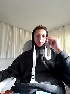 Snapshot of matt_benji chatting on October 6, 9:48 pm matt benji online show from October 6, 9:48 pm