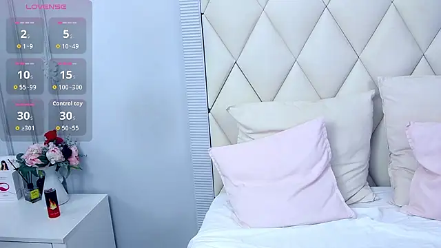 Snapshot of GinaBear chatting on October 3, 6:20 pm GinaBear online show from October 3, 6:20 pm