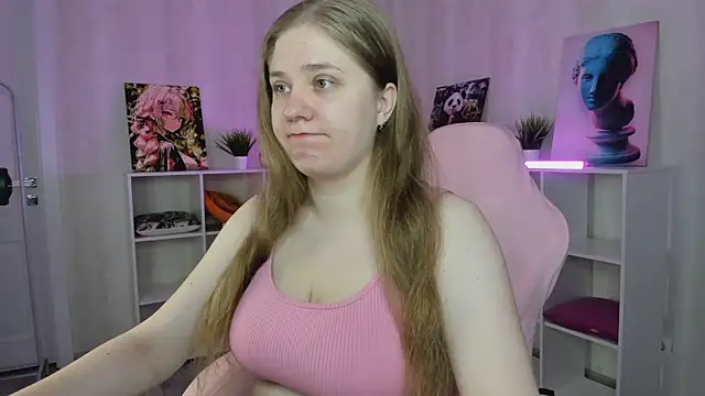 Snapshot of Megan_Violer chatting on June 25, 5:18 pm Megan Violer online show from June 25, 5:18 pm