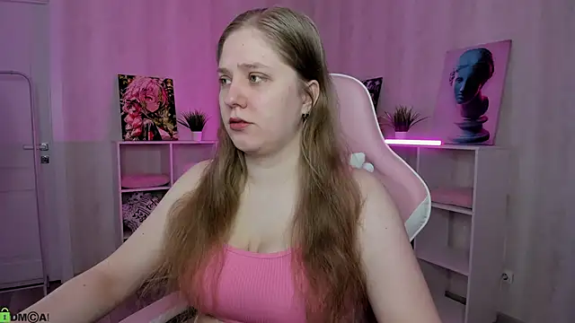 Snapshot of Megan_Violer chatting on May 7, 5:16 pm Megan Violer online show from May 7, 5:16 pm