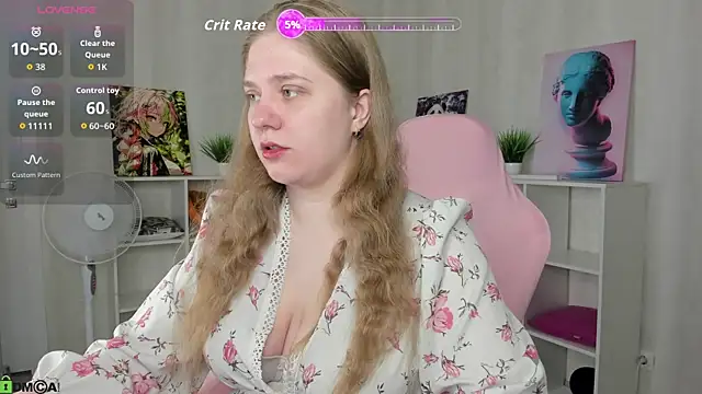 Snapshot of Megan_Violer chatting on June 18, 5:18 pm Megan Violer online show from June 18, 5:18 pm