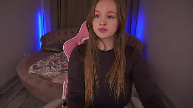 Snapshot of LylaYeess chatting on March 15, 9:41 am LylaYeess online show from March 15, 9:41 am