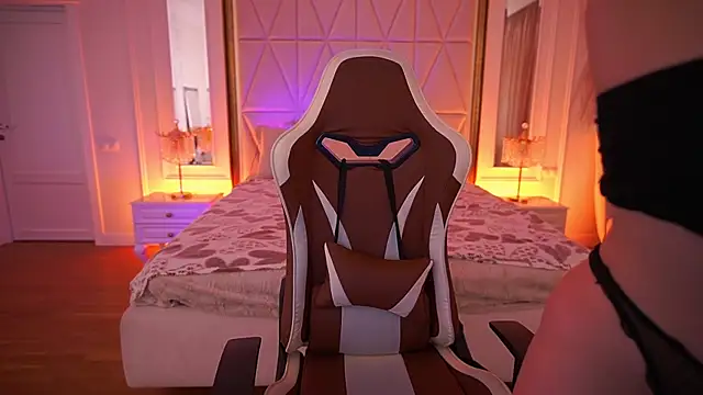 LylaYeess online show from February 8, 7:28 am