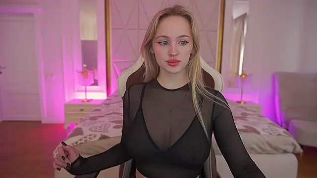 LylaYeess online show from March 22, 7:10 am