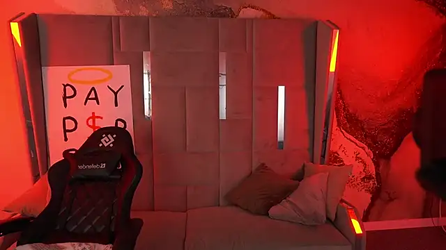 Snapshot of LylaYeess chatting on October 31, 7:16 am LylaYeess online show from October 31, 7:16 am