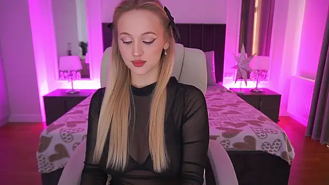 LylaYeess online show from April 8, 6:26 am