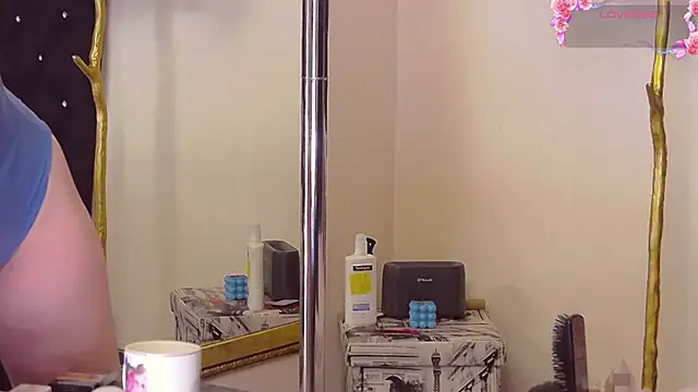 Estheraa online show from November 18, 5:22 am