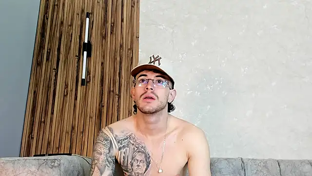 Snapshot of CodyWalkerR chatting on June 4, 5:39 pm CodyWalkerR online show from June 4, 5:39 pm