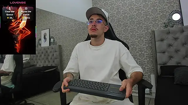 Snapshot of CodyWalkerR chatting on November 8, 11:41 pm CodyWalkerR online show from November 8, 11:41 pm