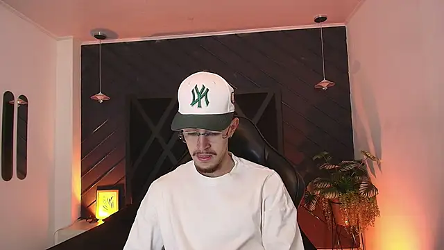 CodyWalkerR online show from March 14, 5:13 am