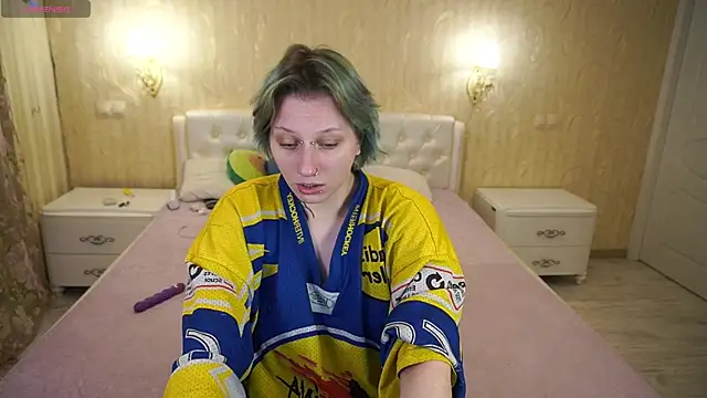 LunaaMayy online show from February 5, 11:00 pm