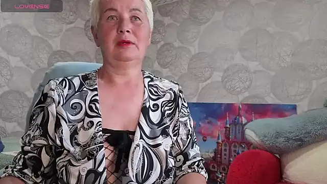 NicoleOlla online show from June 2, 1:33 pm