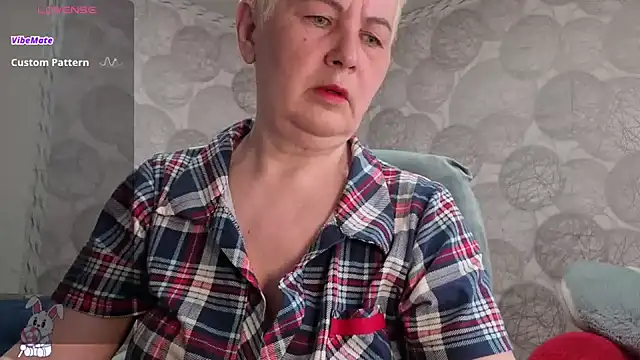 NicoleOlla online show from April 1, 4:14 am