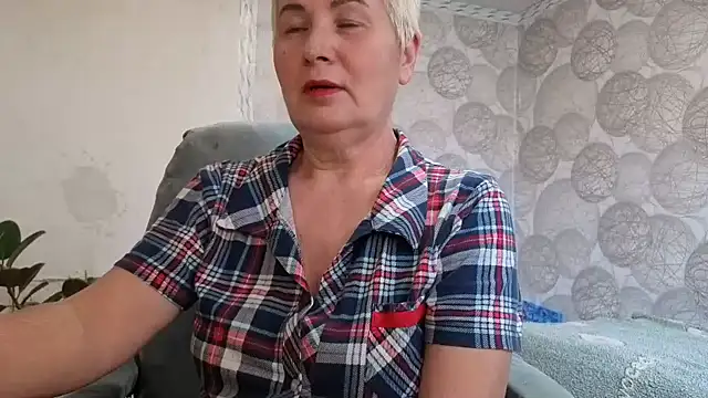 NicoleOlla online show from November 10, 7:35 am