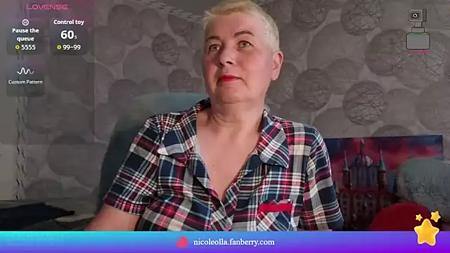 NicoleOlla online show from May 1, 11:54 pm