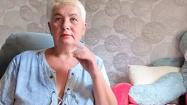 NicoleOlla online show from July 5, 4:41 am