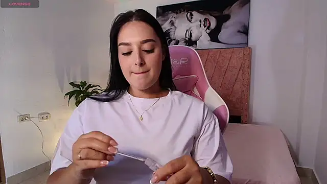 Snapshot of RachelStein chatting on November 13, 7:23 am RachelStein online show from November 13, 7:23 am