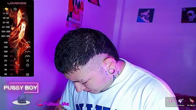 Snapshot of princeFtm chatting on November 12, 1:04 pm princeFtm online show from November 12, 1:04 pm