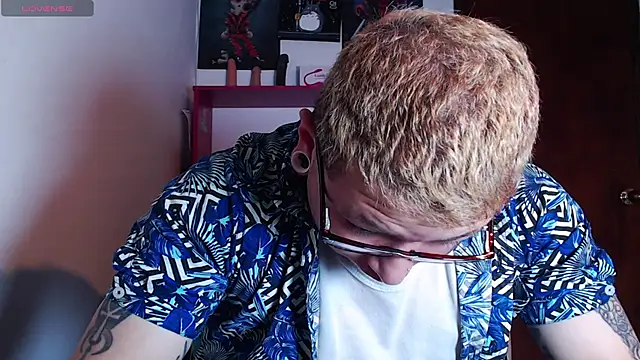 Snapshot of princeFtm chatting on February 14, 10:25 pm princeFtm online show from February 14, 10:25 pm