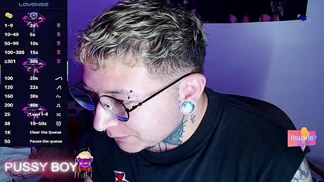 Snapshot of princeFtm chatting on February 7, 3:53 pm princeFtm online show from February 7, 3:53 pm