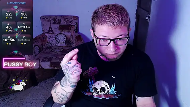 Snapshot of princeFtm chatting on February 23, 6:01 pm princeFtm online show from February 23, 6:01 pm