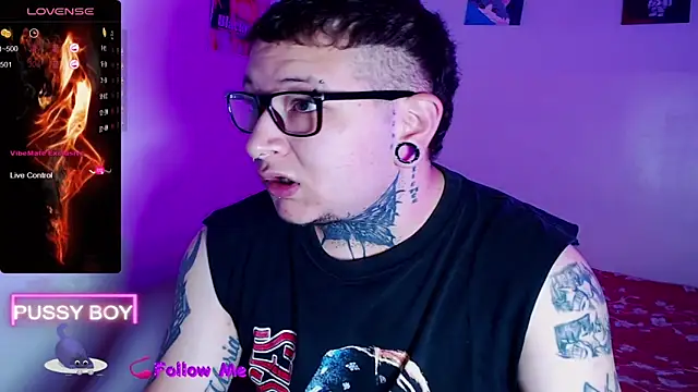 Snapshot of princeFtm chatting on November 19, 11:43 am princeFtm online show from November 19, 11:43 am